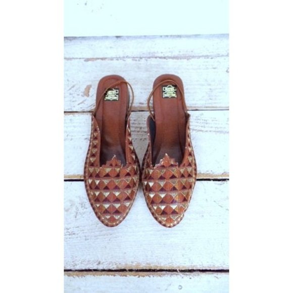 Brown leather gold red metallic thread Indian style flat slipper shoes - Picture 2 of 5